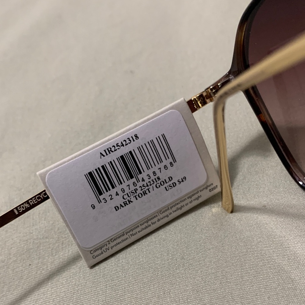 Classic Tortoise Shell Sunglasses - Picture 6 of 6